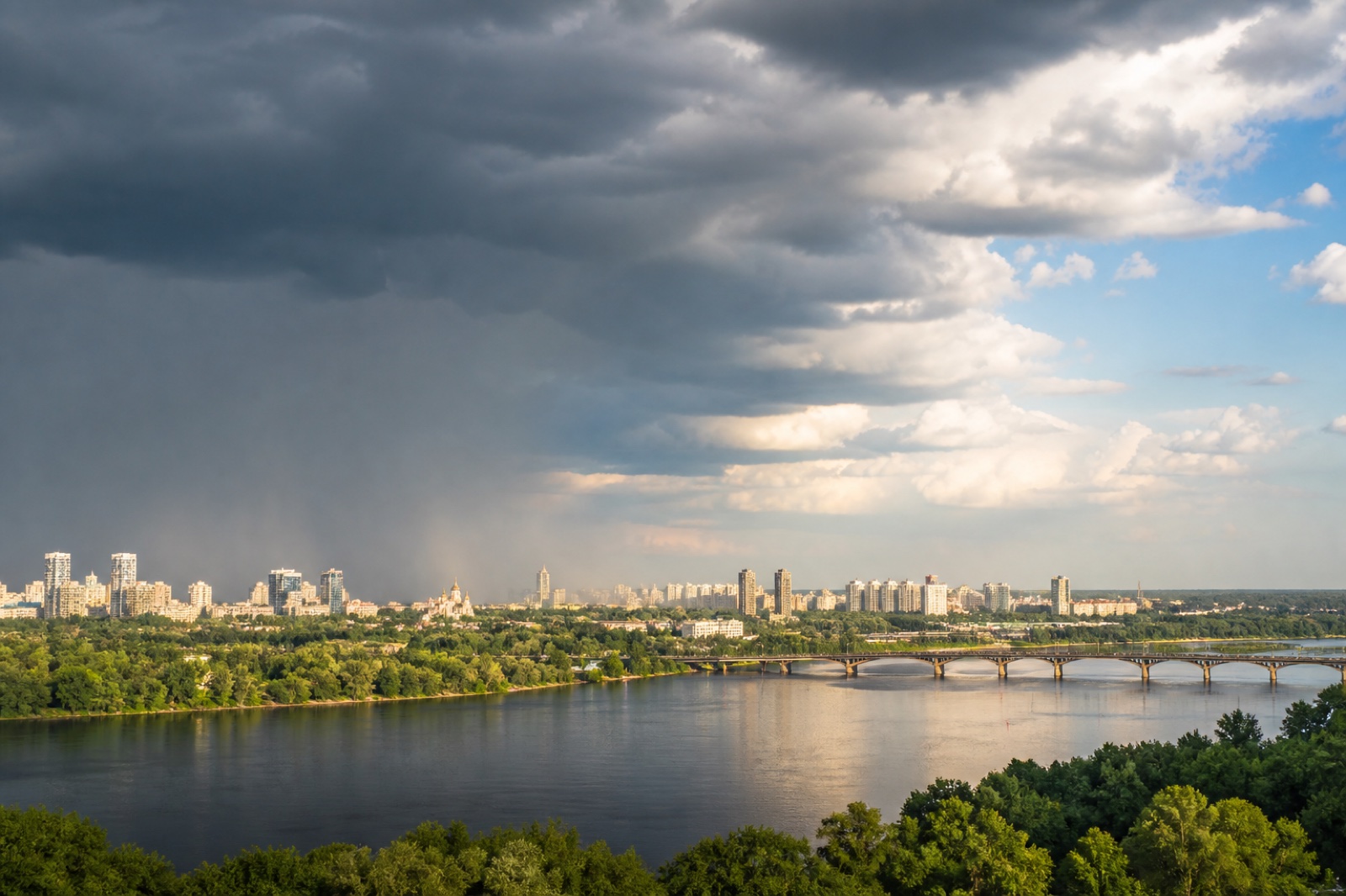Symbolbild für Wetter und Warnungen in der Ukraine